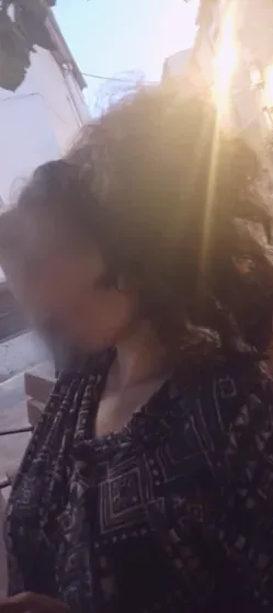 Amina, 40