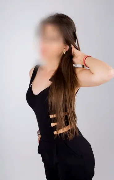 Caroline, 28