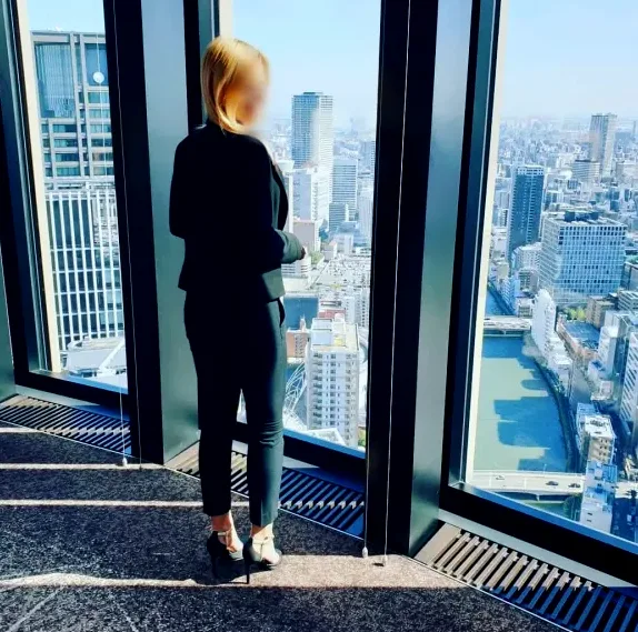 Emina, 32