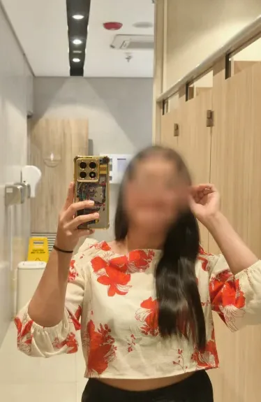 Emina, 31