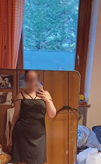Marianne, 27