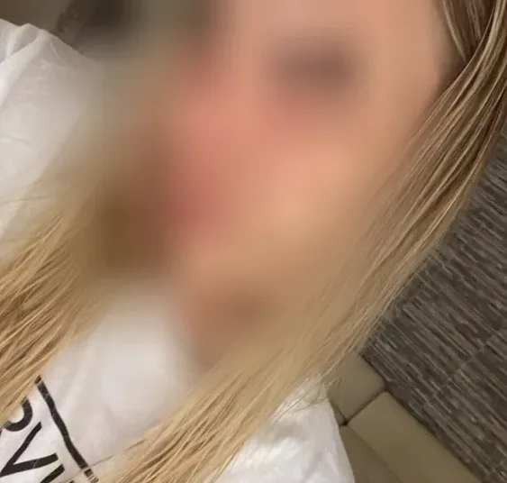 Nora, 20
