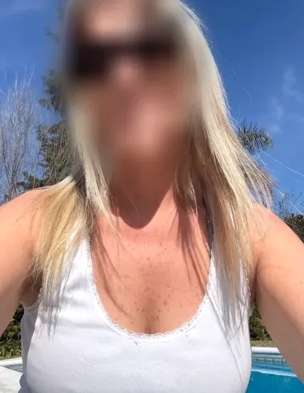 Simone, 40