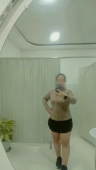 Tina, 40