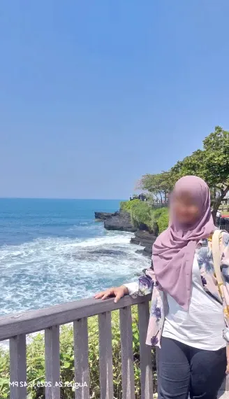 Tina, 37